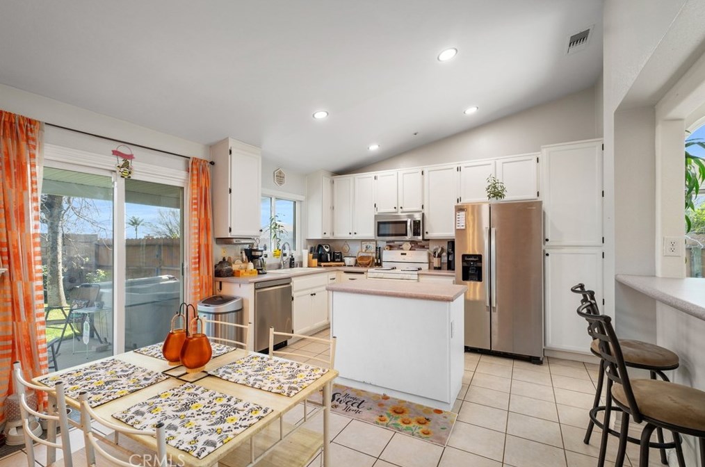 2865 Rancho Vista Dr, Rialto CA  exterior