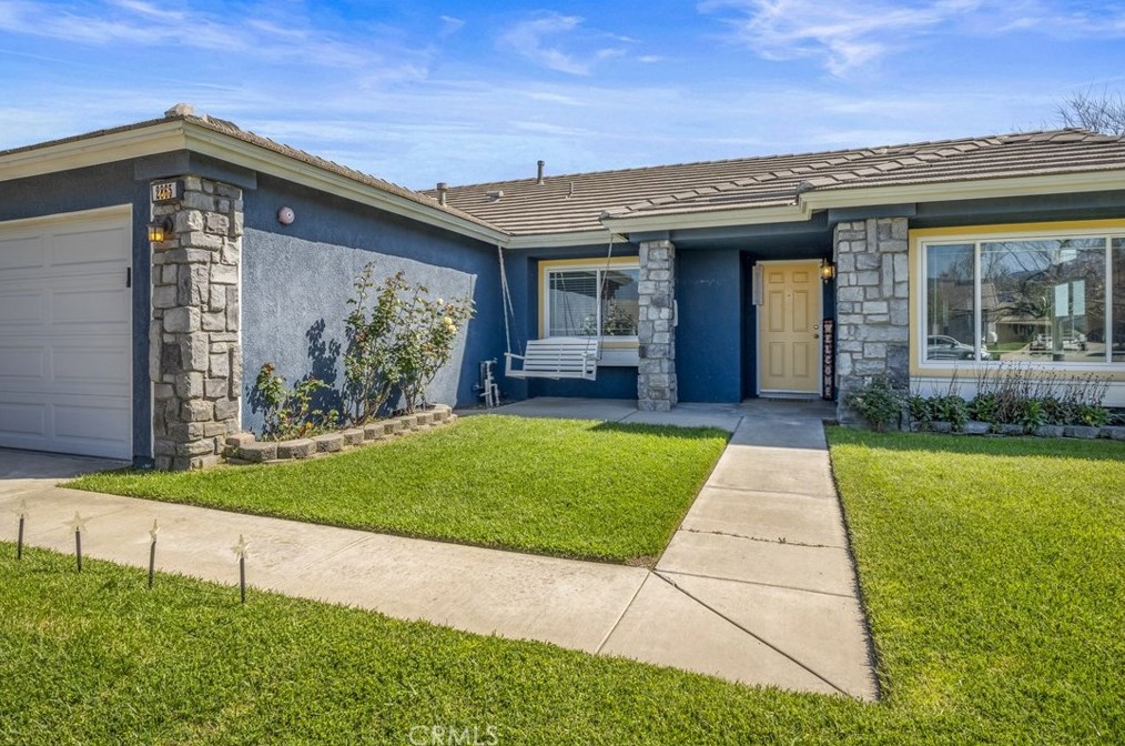 2865 Rancho Vista Dr, Rialto, CA 92377-3453