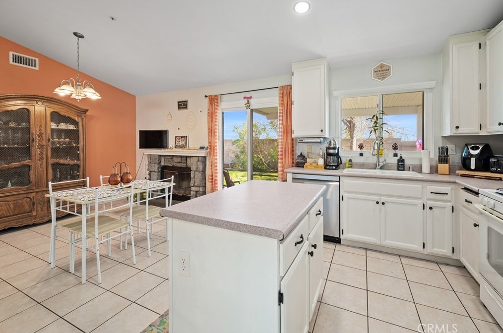 2865 Rancho Vista Dr, Rialto CA  exterior