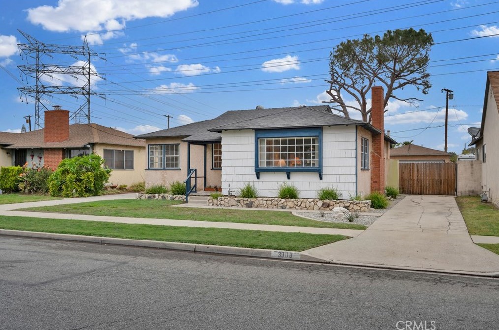 3903 Ashworth St, Lakewood, CA 90712-1009