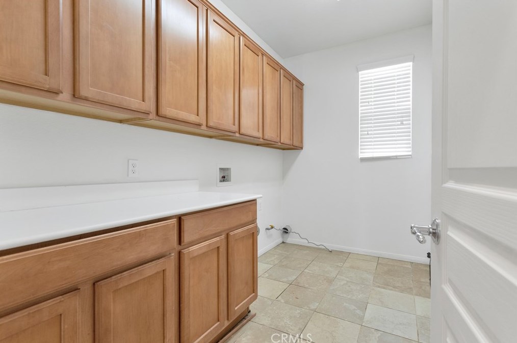 16683 Desert Star St, Victorville CA  92394-1466 exterior