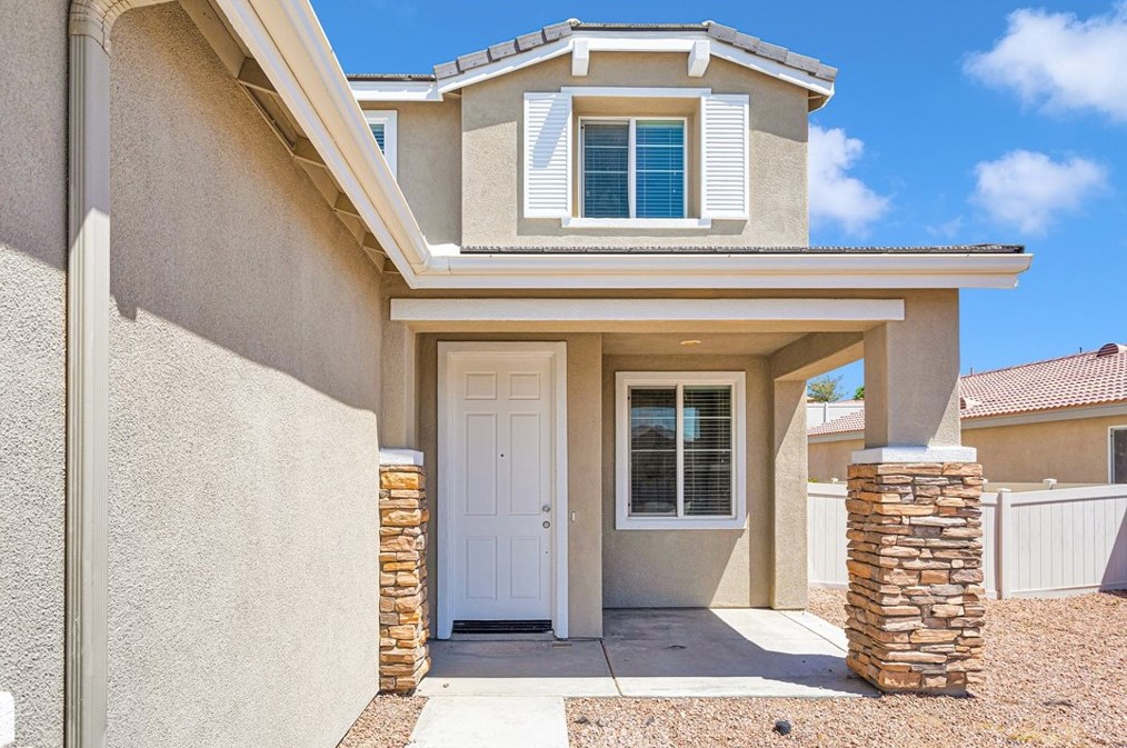 16683 Desert Star St, Victorville CA  92394-1473 exterior