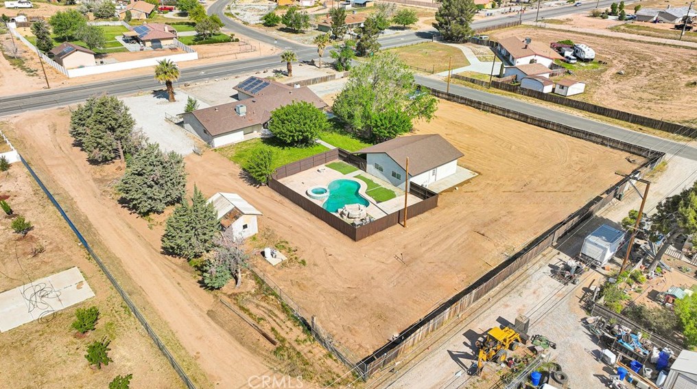 14829 Navajo Rd, Apple Valley, CA 92307-3908