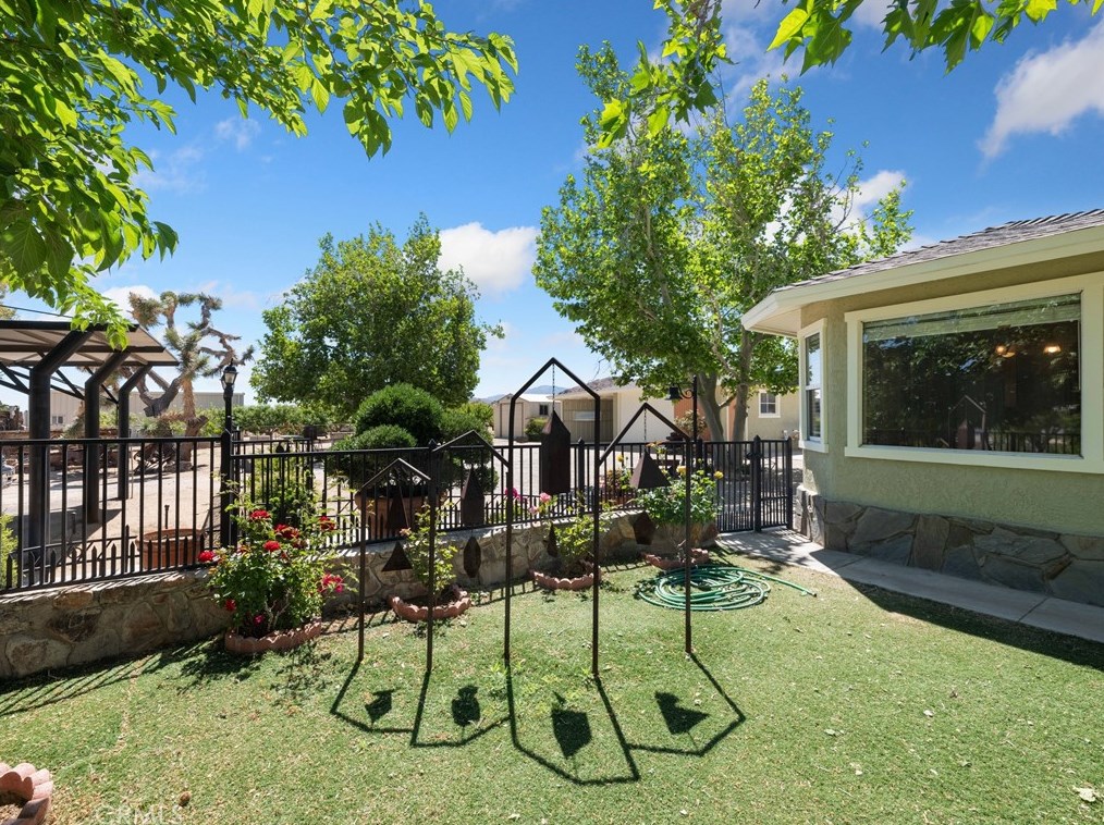 9639 Cody Rd, Lucerne Valley, CA 92356-8484