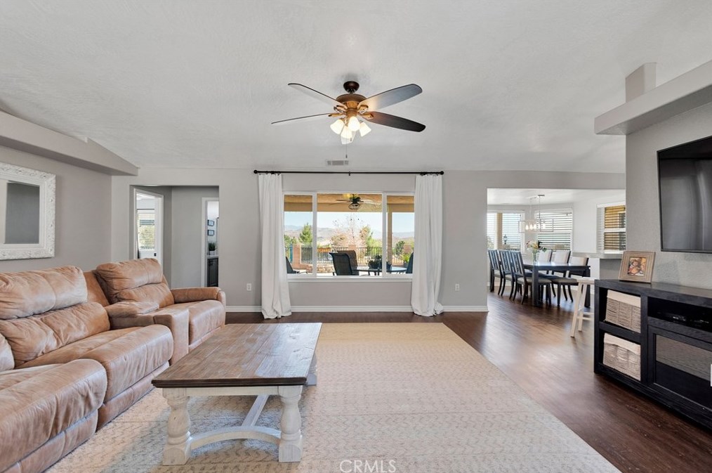 24575 Pala Ln, Apple Valley CA  92307-2021 exterior