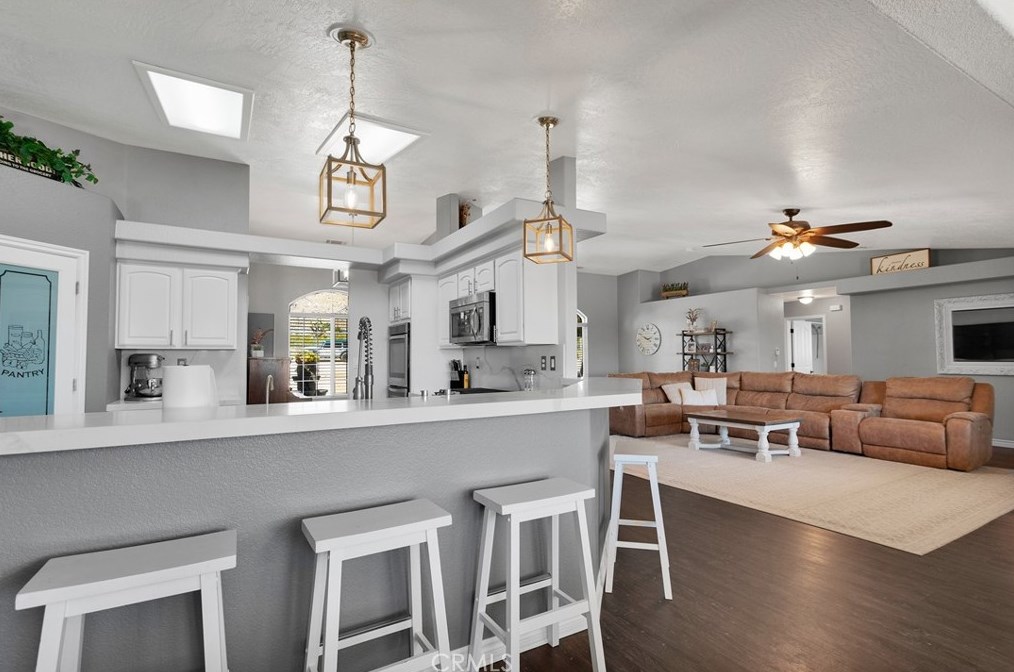 24575 Pala Ln, Apple Valley CA  92307-2021 exterior