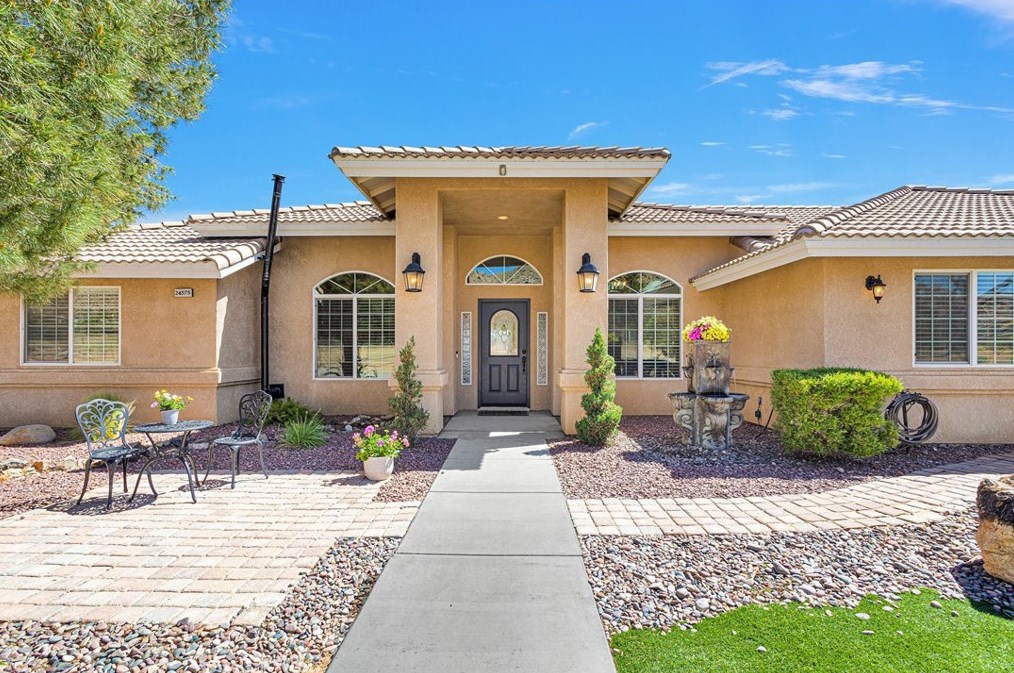 24575 Pala Ln, Apple Valley CA  92307-2021 exterior