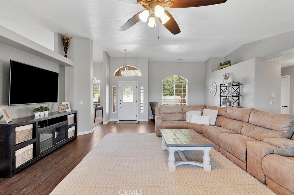 24575 Pala Ln, Apple Valley CA  92307-2021 exterior