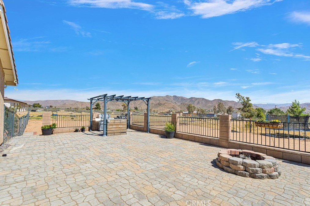 24575 Pala Ln, Apple Valley CA  92307-2021 exterior