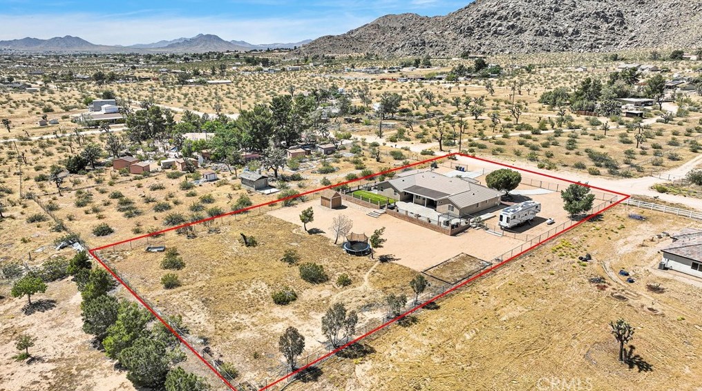 24575 Pala Ln, Apple Valley CA  92307-2021 exterior