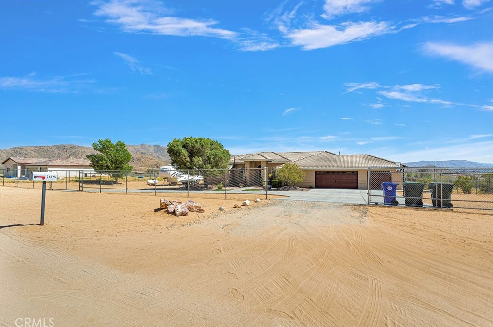 24575 Pala Ln, Apple Valley CA  92307-2021 exterior
