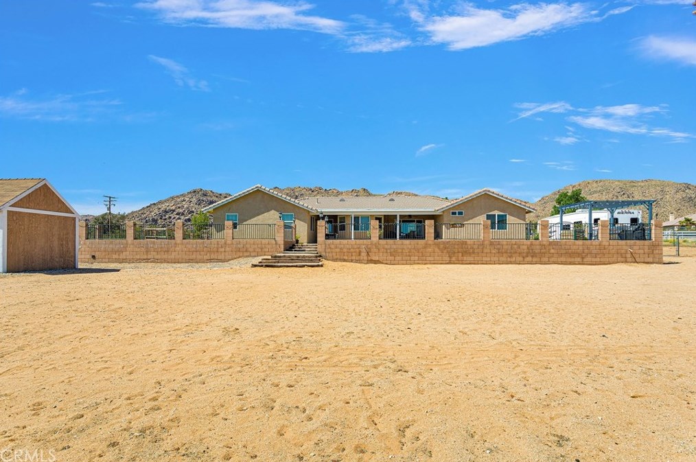 24575 Pala Ln, Apple Valley CA  92307-2021 exterior