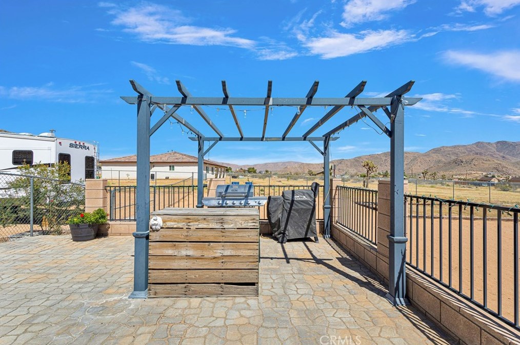 24575 Pala Ln, Apple Valley CA  92307-2021 exterior