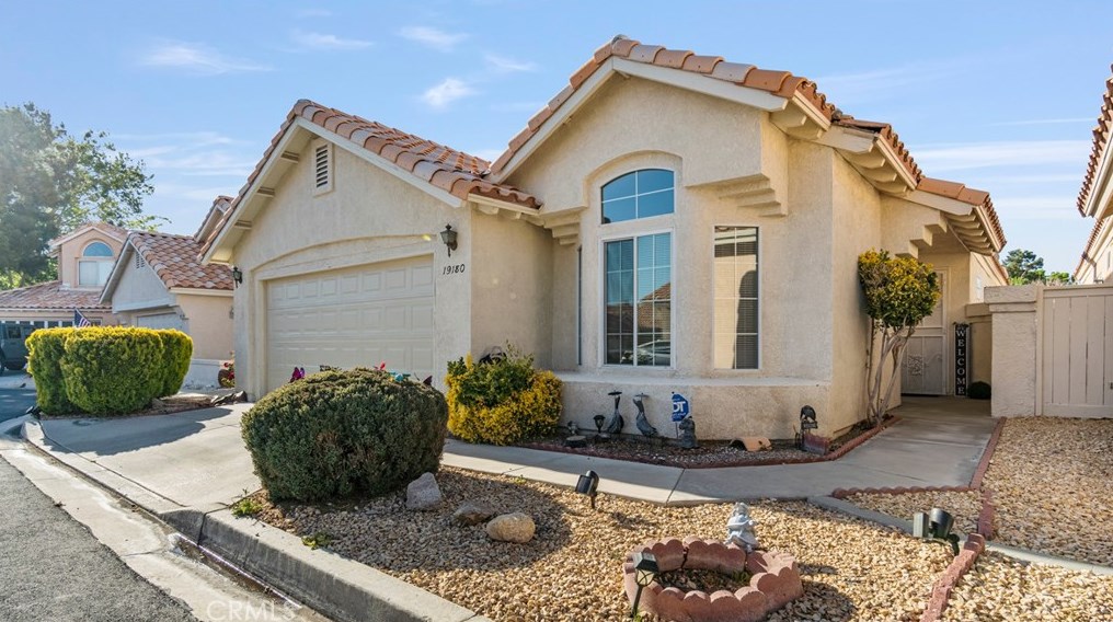19180 Garcelon Ct, Apple Valley, CA 92308-4916