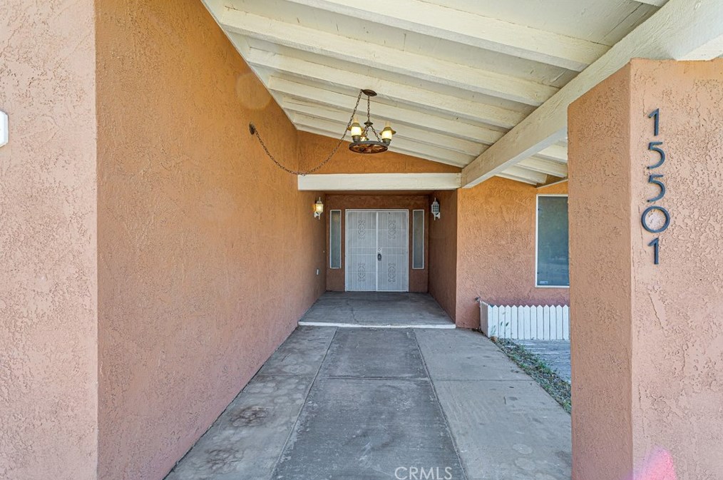 15501 Mission St, Hesperia, CA 92345