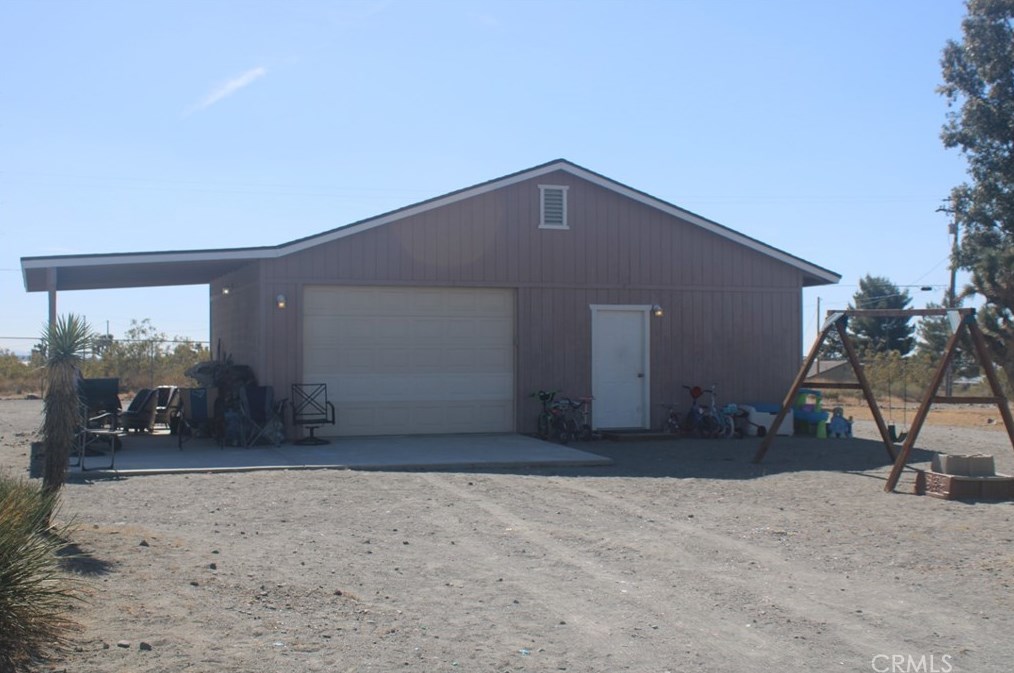 2637 Madera Rd, Phelan, CA 92371-7984