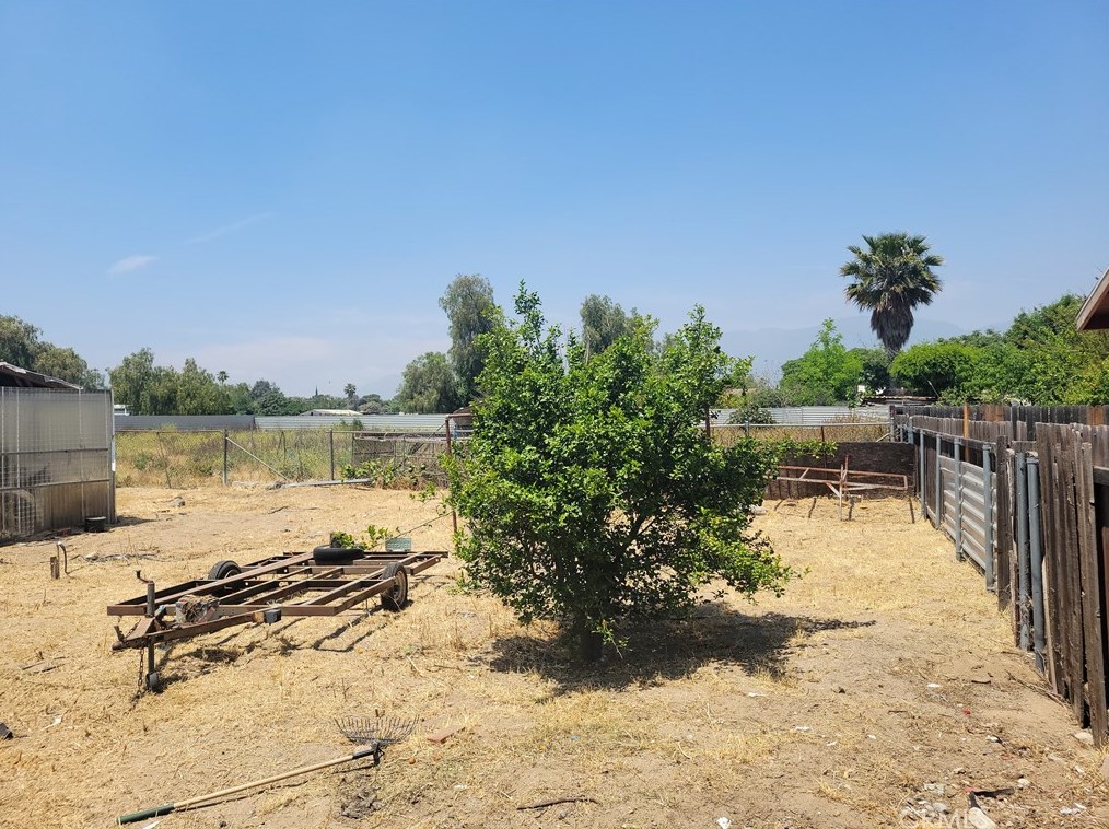 2420 Kern St, San Bernardino CA  92407-6112 exterior