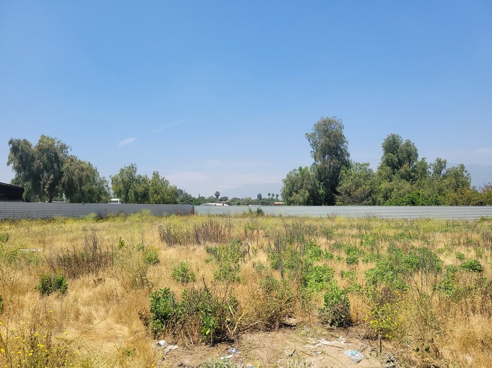 2420 Kern St, San Bernardino CA  92407-6112 exterior