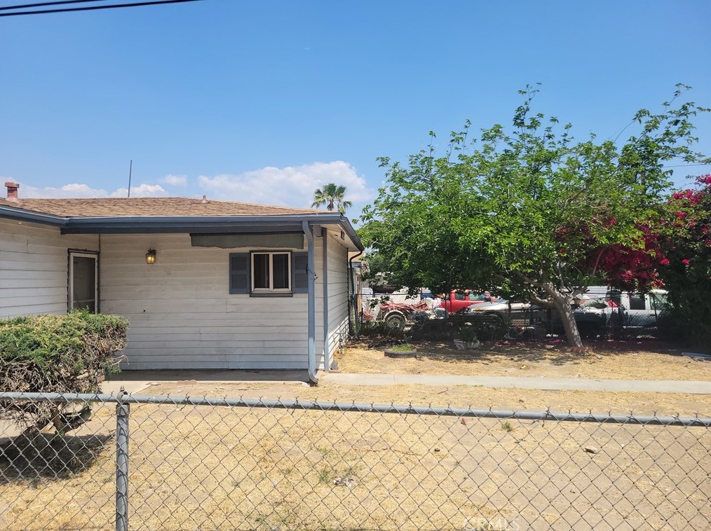 2420 Kern St, San Bernardino CA  92407-6112 exterior