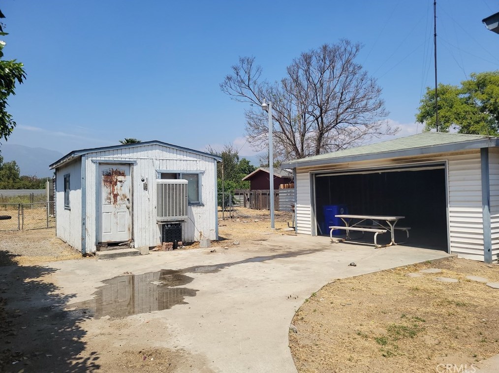 2420 Kern St, San Bernardino CA  92407-6112 exterior