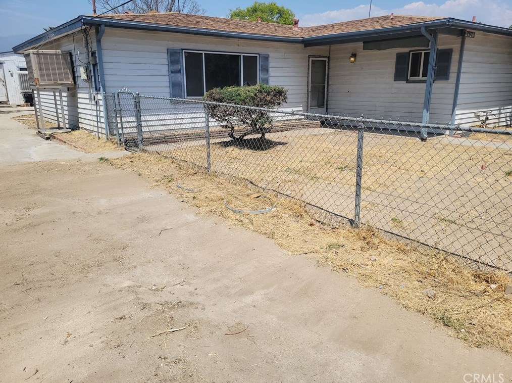 2420 Kern St, San Bernardino CA  92407-6112 exterior