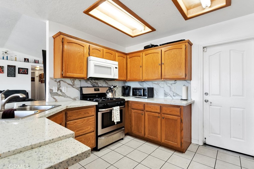 22784 Lone Eagle Rd, Apple Valley CA  92308-7409 exterior