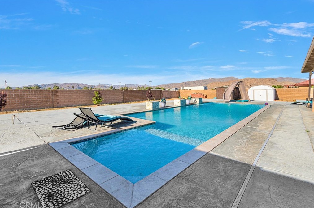 22784 Lone Eagle Rd, Apple Valley CA  92308-7409 exterior