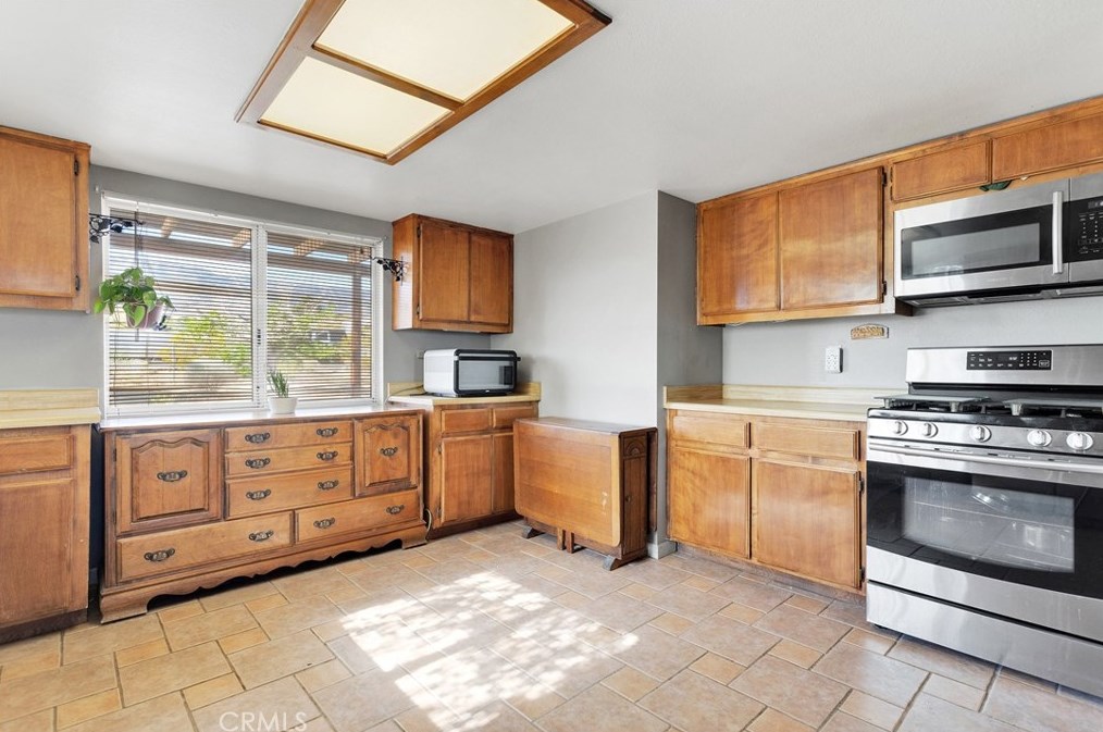 32862 Carnelian Rd, Lucerne Valley, CA 92356-8652