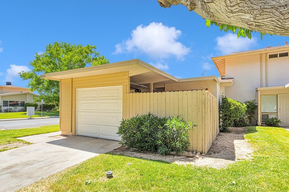 14314 Augusta Dr, Victorville, CA 92395-4303