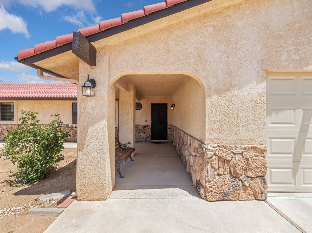11759 Mohawk Rd, Apple Valley, CA 92308-7617