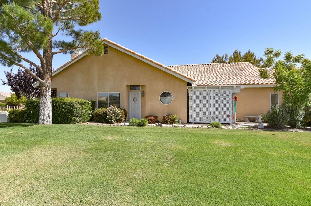 11610 Oak St, Apple Valley, CA 92308-4968