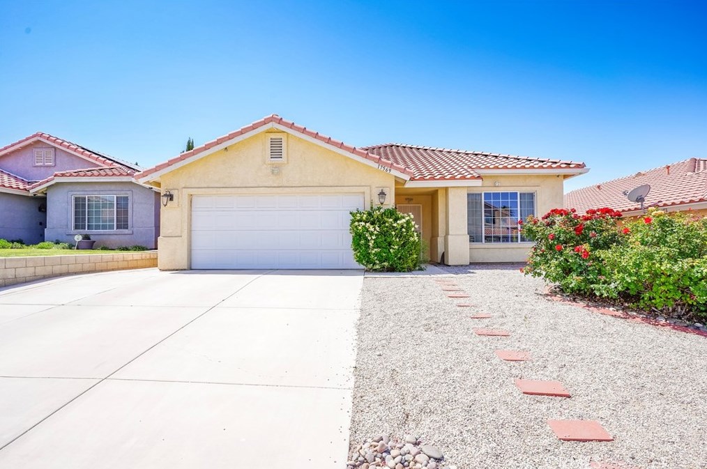 17569 Fisher St, Victorville, CA 92395-7758