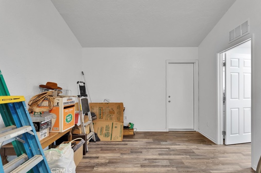 15382 Apple Vly Rd, Apple Valley CA 92307-4563 exterior