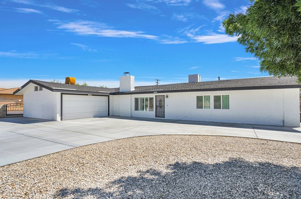 15382 Apple Valley Rd, Apple Valley, CA 92307-4563