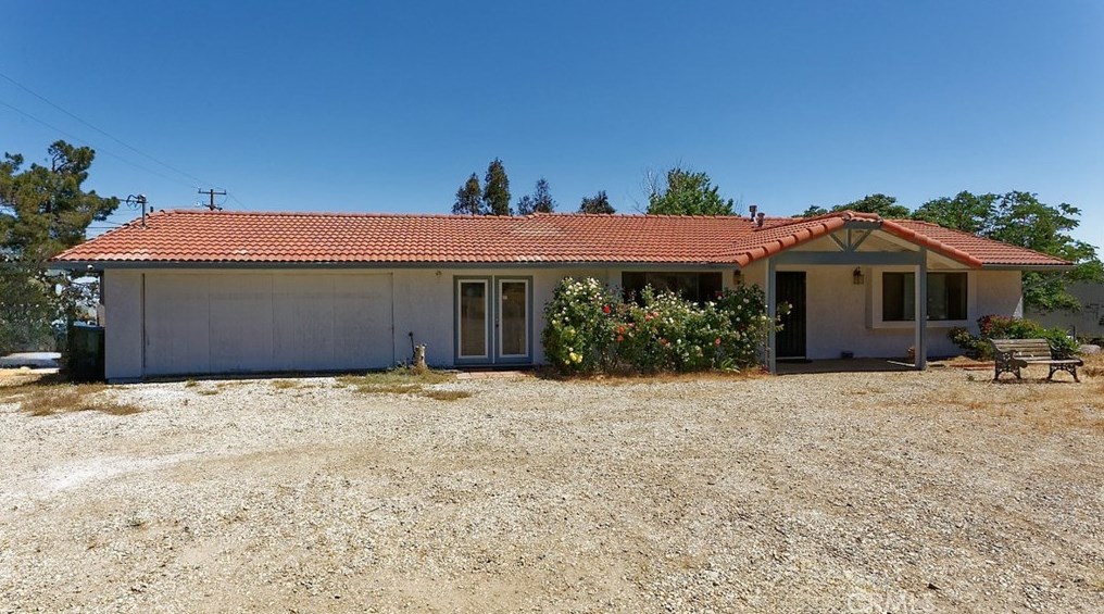 10373 Paramount Rd, Phelan, CA 92371-8332