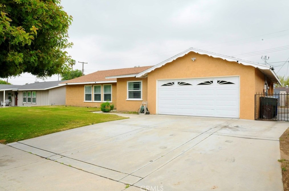 2757 College Dr, Rialto, CA 92376-7203
