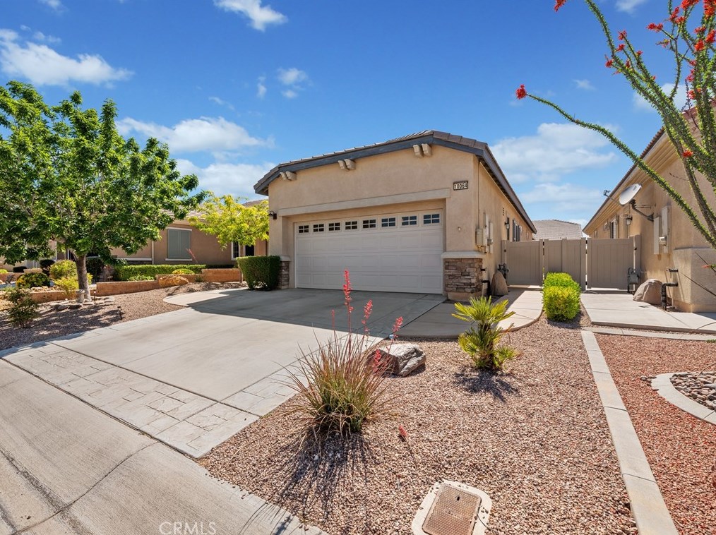 10064 Redstone Rd, Apple Valley, CA 92308-3359
