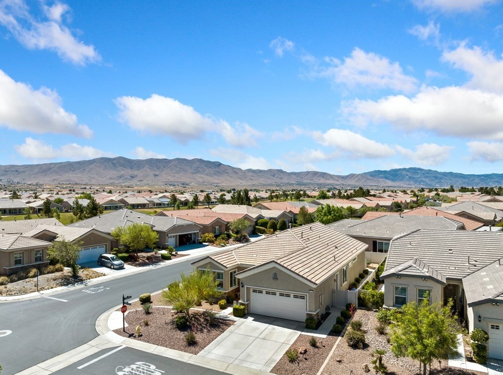 19427 Crystal Springs Ln, Apple Valley, CA 92308-3366