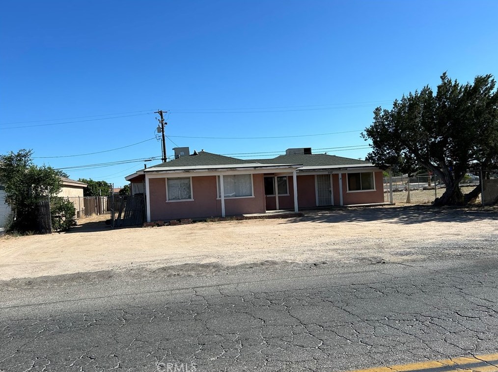 16437 Yucca St, Hesperia CA  92345-3520 exterior
