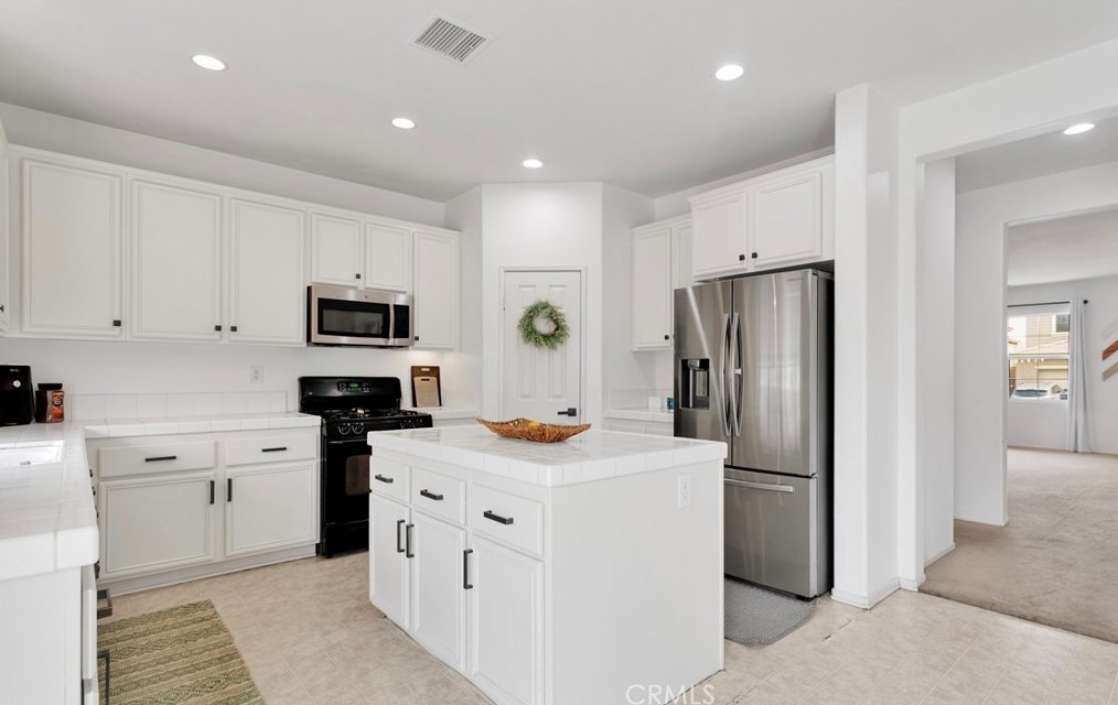 12932 Susanville St, Hesperia CA  92344-5532 exterior