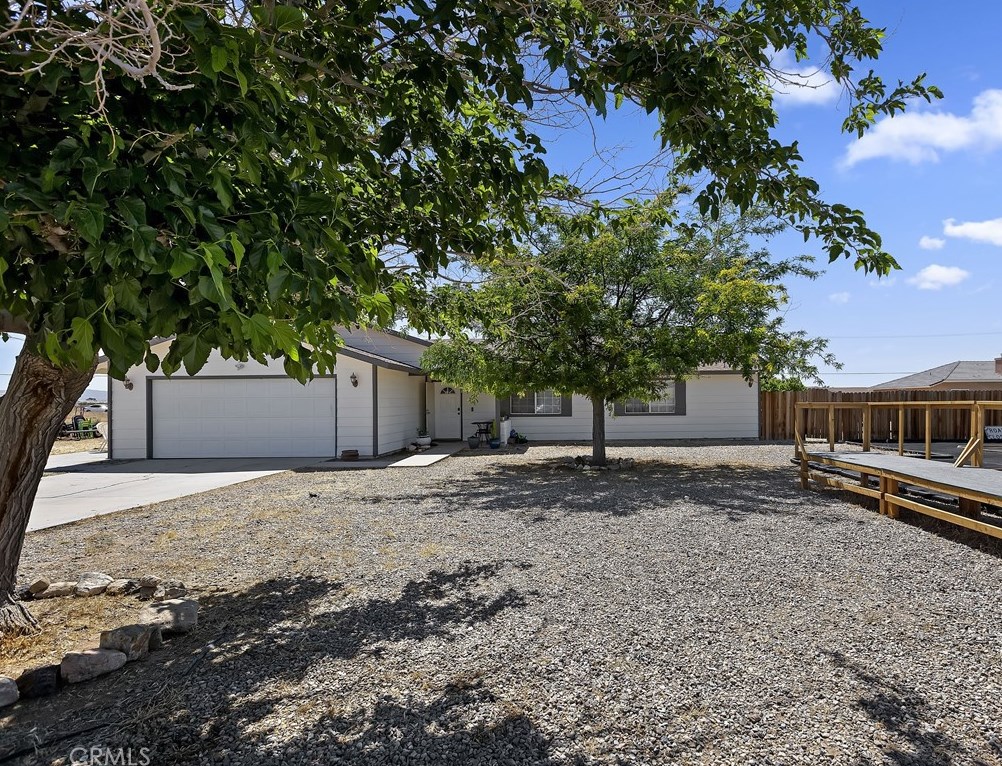 20900 Rambling Rd, Apple Valley, CA 92308