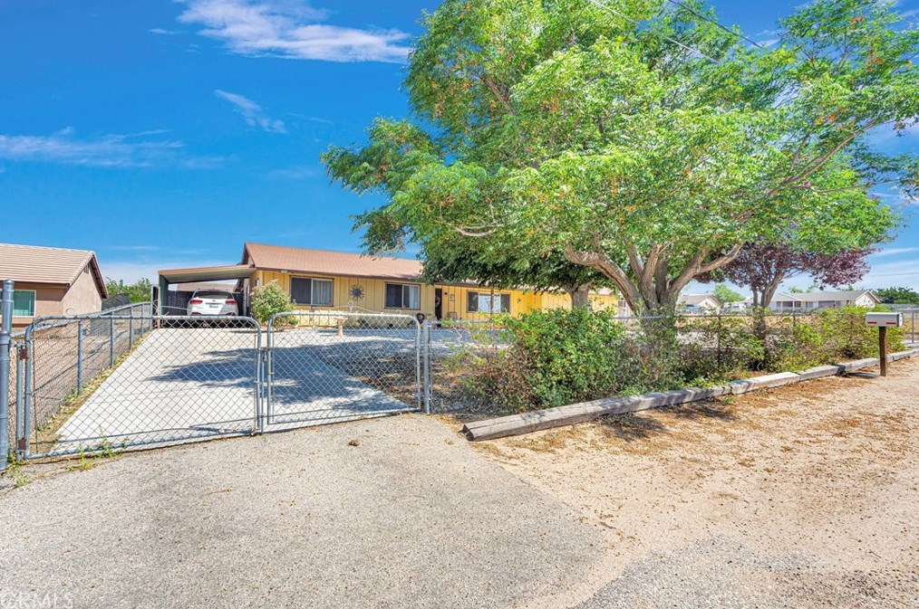 9445 Grapefruit Ave, Hesperia, CA 92345-6313