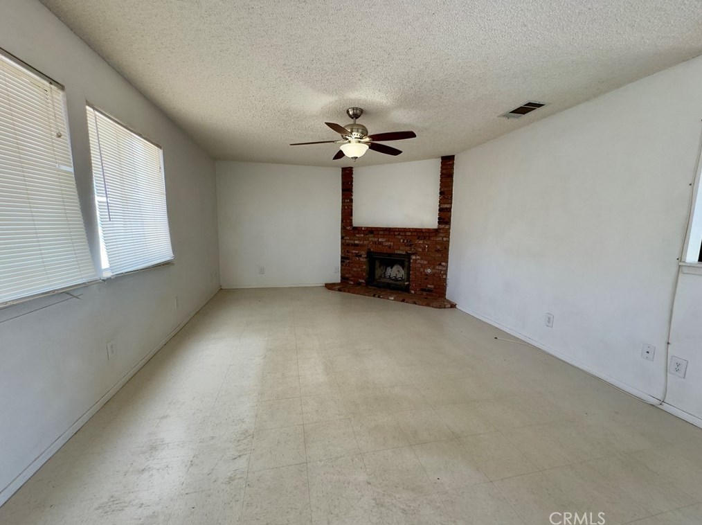 21211 Wisteria St, Apple Valley, CA 92308