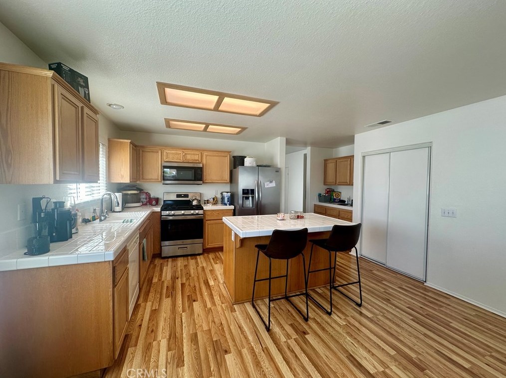 11718 Charwood Rd, Victorville, CA 92392-0415