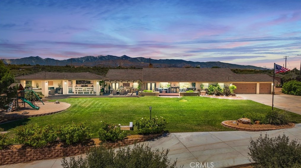 8686 Capelin Rd, Phelan, CA 92371