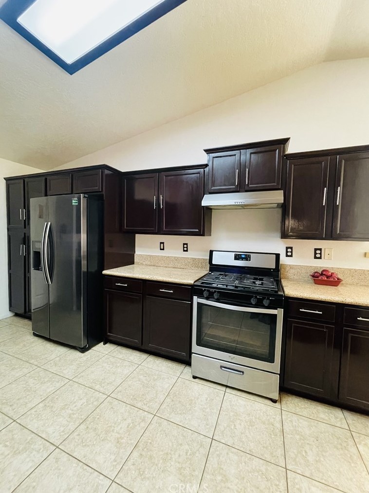 15946 Cajon St, Hesperia, CA 92345