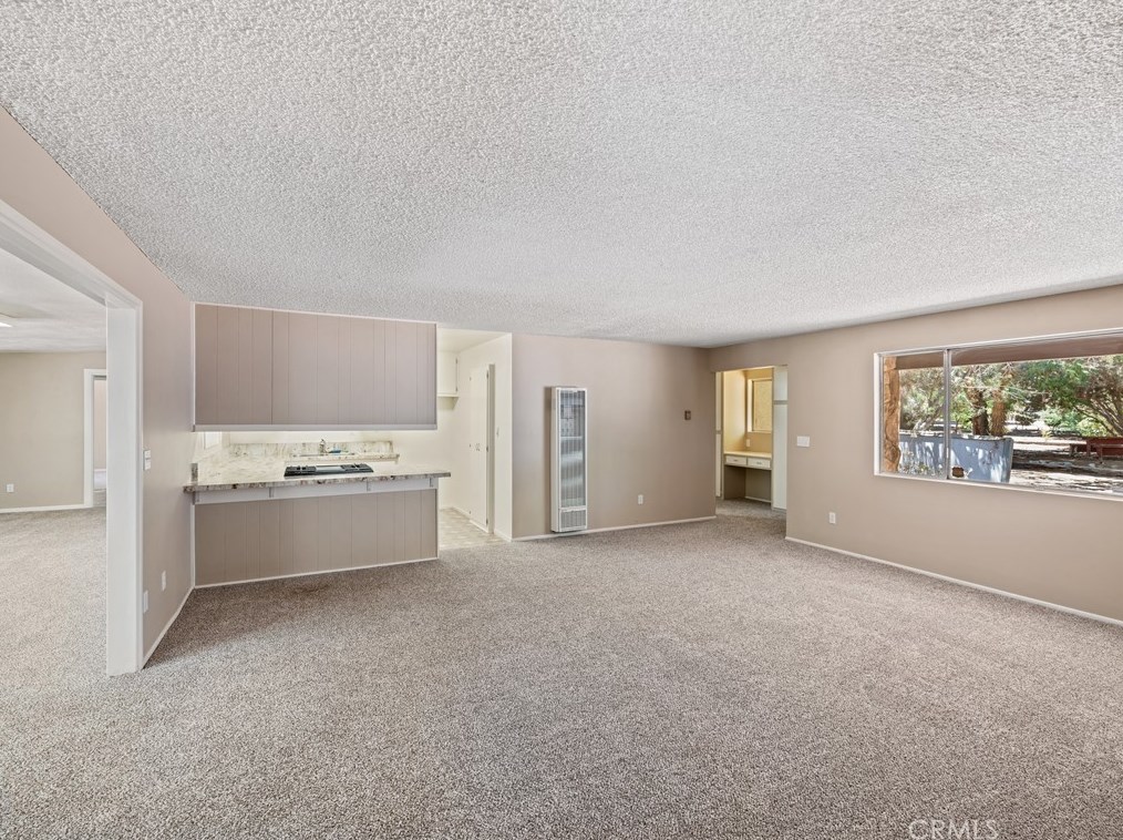 9345 10th Ave, Hesperia, CA 92345