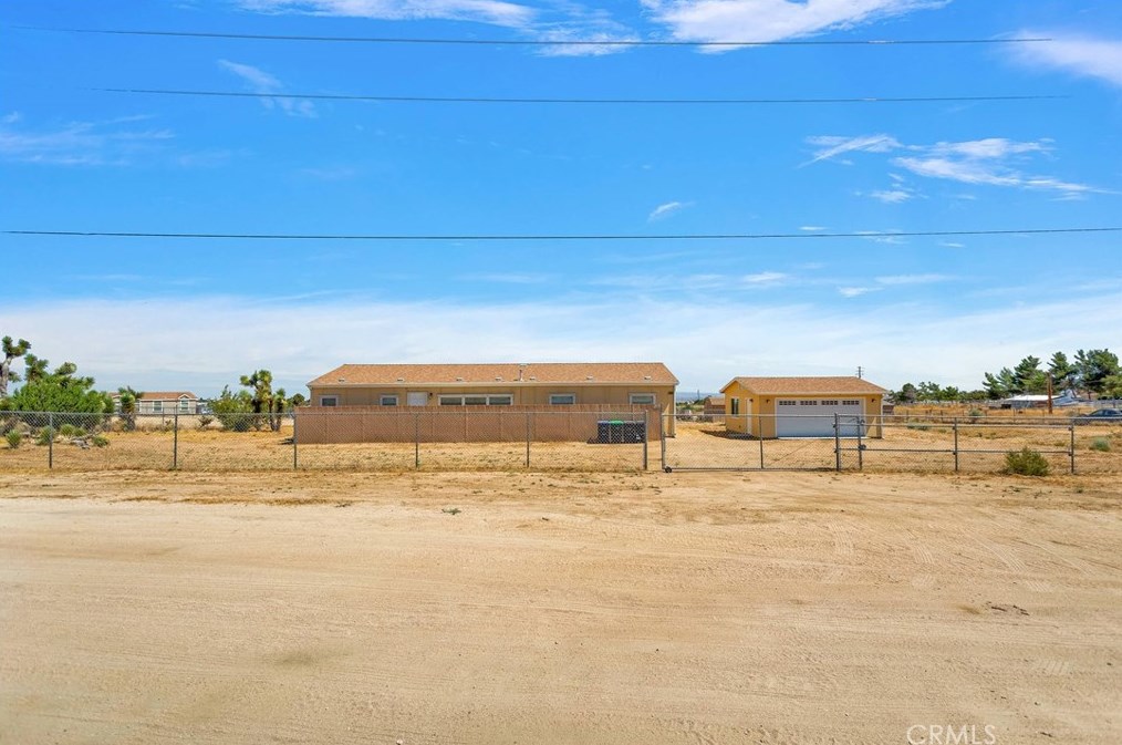 3600 Hollister Rd, Phelan, CA 92371