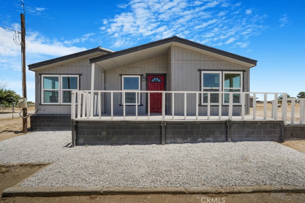 14245 Mescalero Rd, Phelan, CA 92371