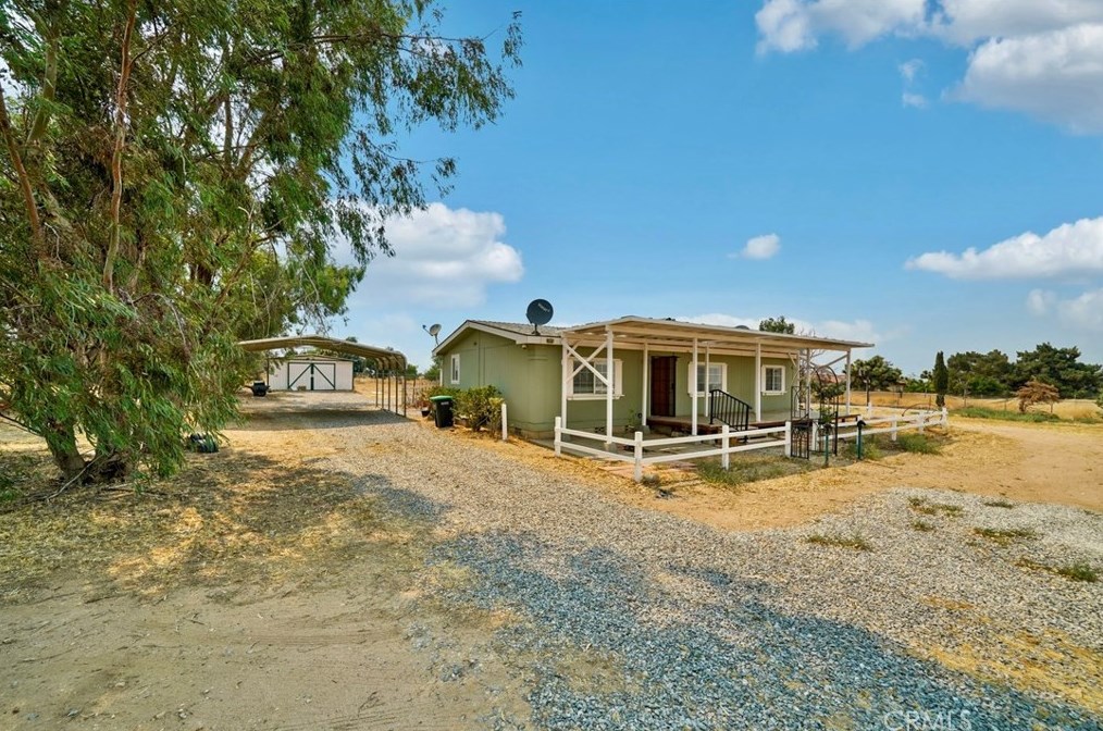 7276 Phelan Rd, Phelan, CA 92371